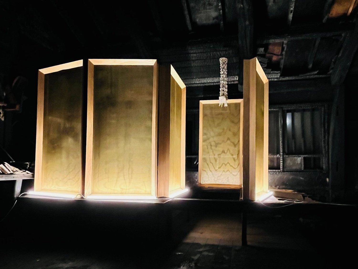 urban cabin の屏風と灯り